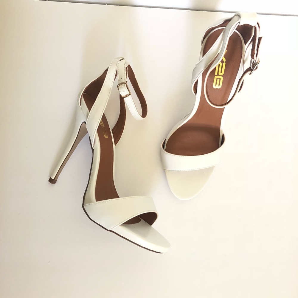 ❤️Ankle strap off white stiletto heels